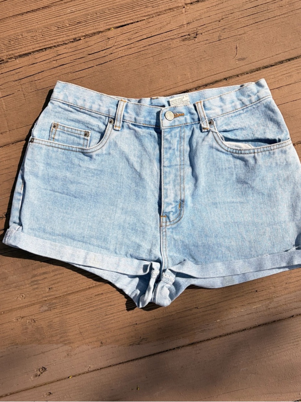 Vintage 90’s Bill Blass Light Wash mid-rise rolled Jean shorts